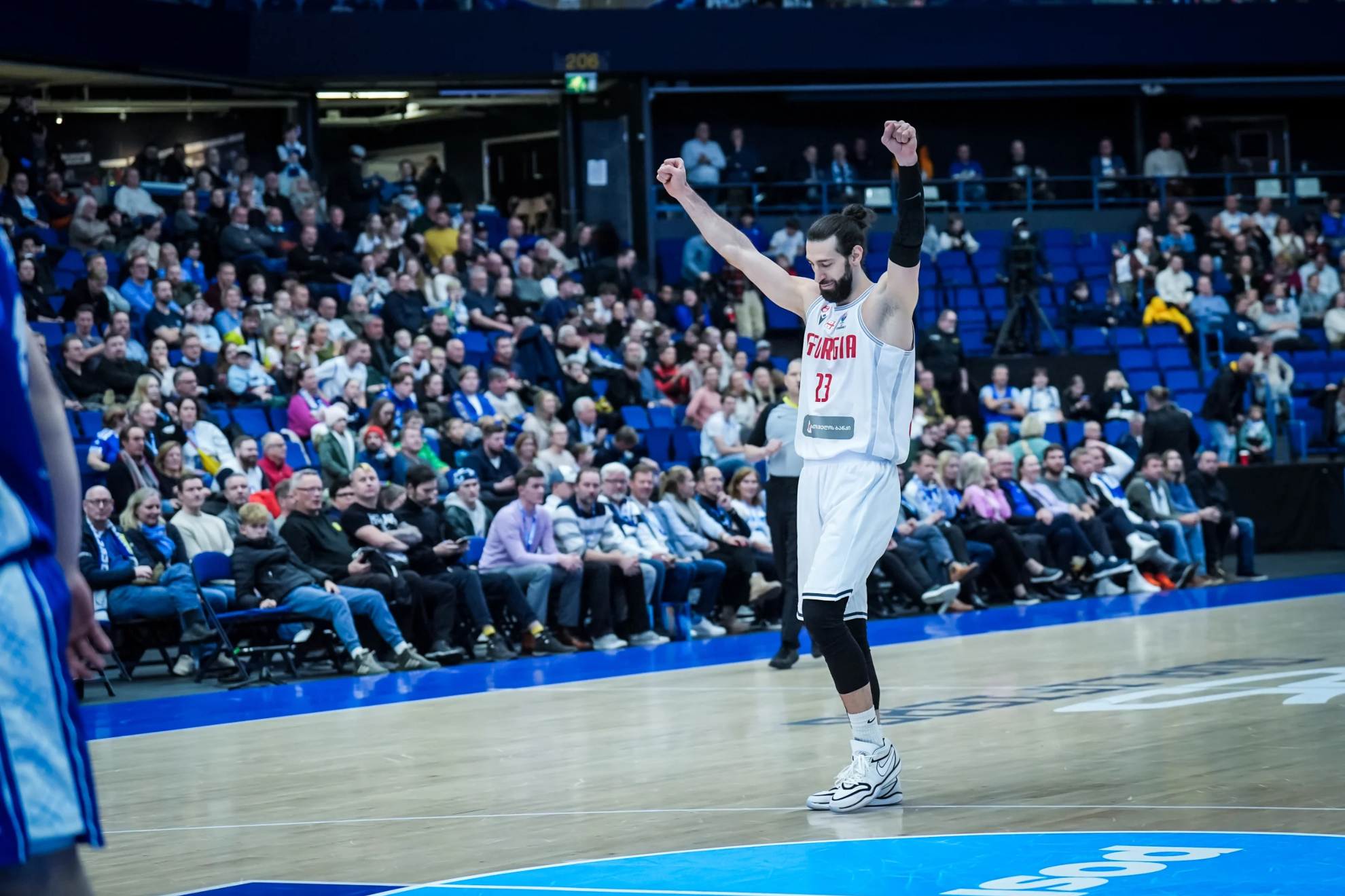 记者：萨里奇已与海牛会合，希腊前国脚塔赫特西迪斯无缘加盟.